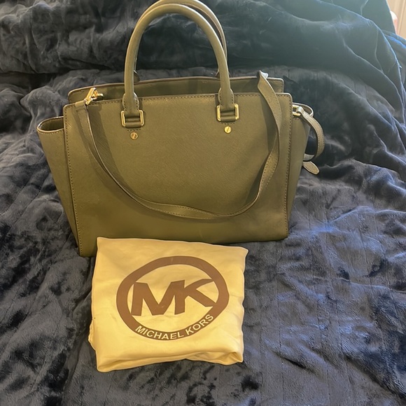Michael Kors Selma Bag- Olive Green - Picture 3 of 4